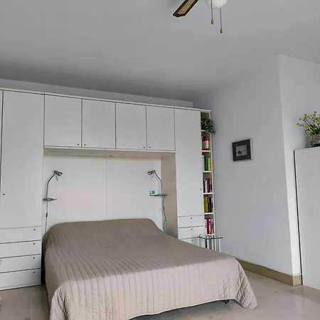 Bright And Spacious Seaside Studio Apartment Roquebrune-Cap-Martin Exterior photo